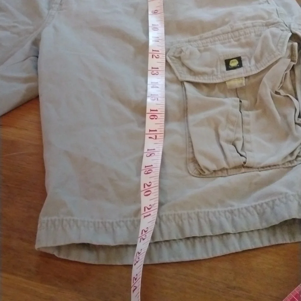The North Face men's Tannish cargo shorts. Size 38. Get ready for spring!